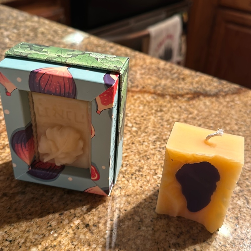 2 candles from Israel. Received from monthly subscription; Artza